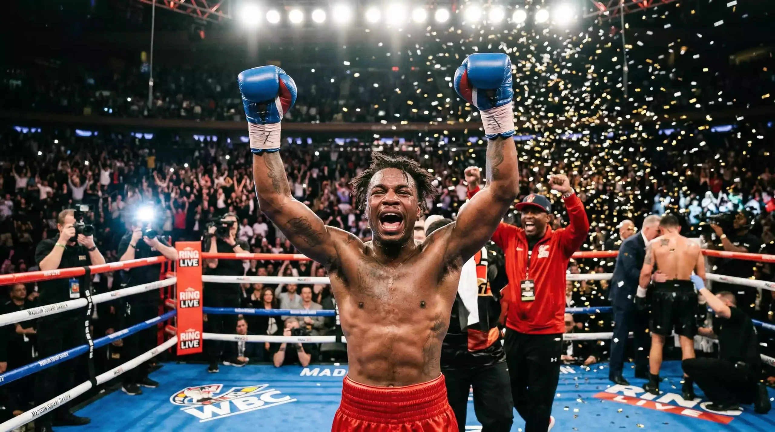 Boxeador celebrando con los brazos en alto tras una victoria sorpresa en un ring profesional
